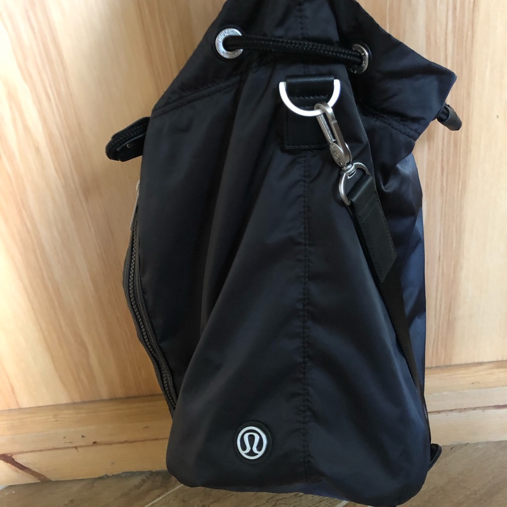 Lululemon drawstring gym bag